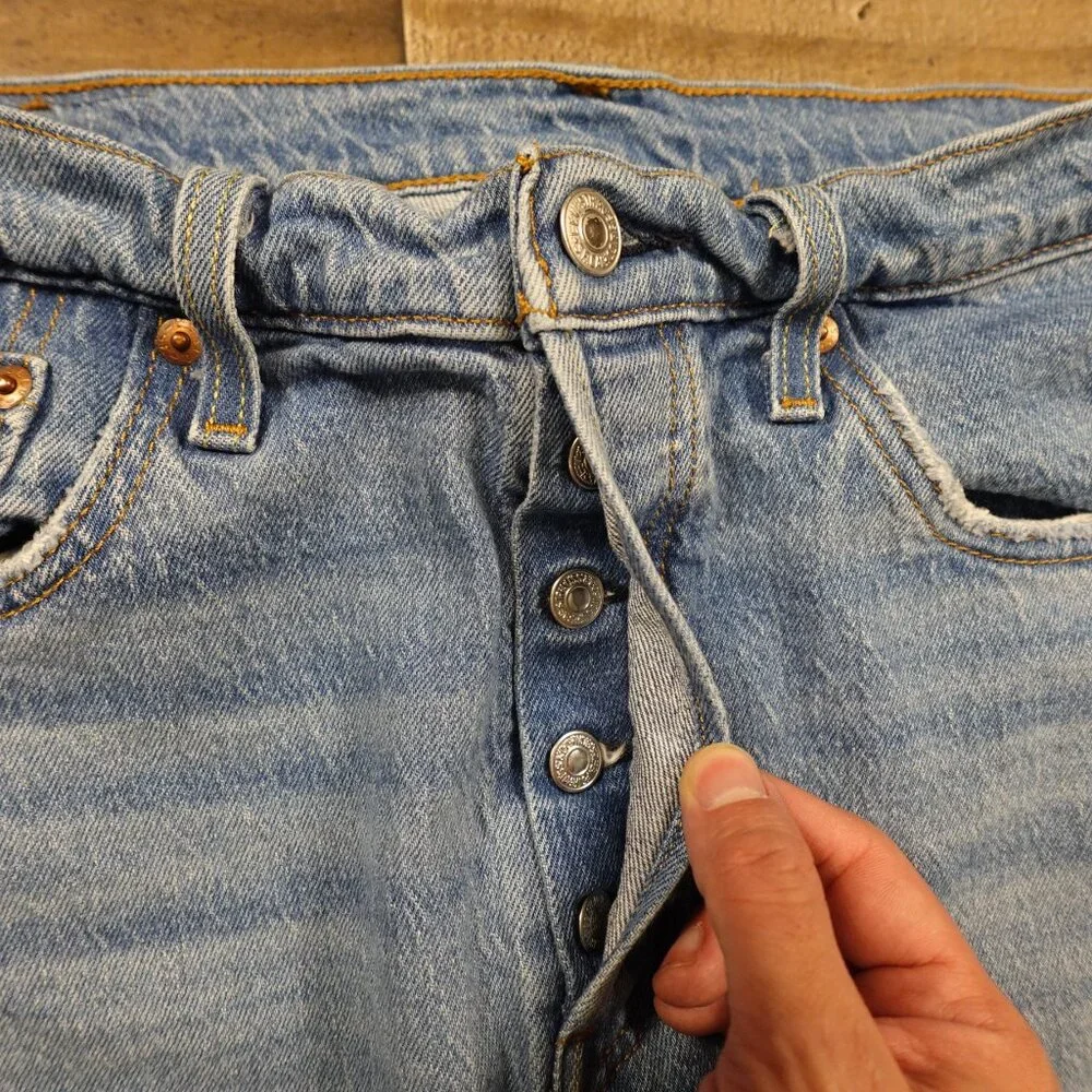 Levi’s 501 Original Fit Jeans Men’s W29 L30 Light‎ Wash Button Fly Denim